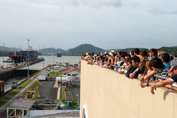 platforma miraflores blokady wyświetlanie - panama canal panama canal industrial ship zdjęcia i obrazy z banku zdjęć