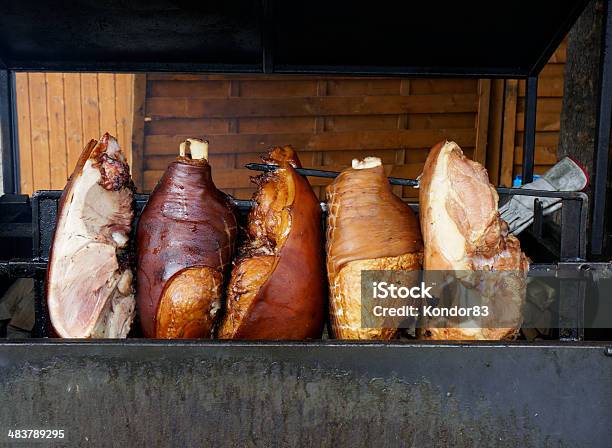 Am Spieß Gebratene Schweinefleisch Schinken Stockfoto und mehr Bilder von Größere Sehenswürdigkeit - Größere Sehenswürdigkeit, Speisen, Am Spieß gebraten