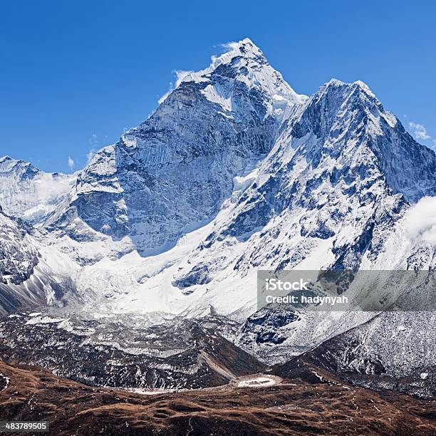 アマダブラムヒマラヤ範囲 - 山のストックフォトや画像を多数ご用意 - 山, 雪, 風