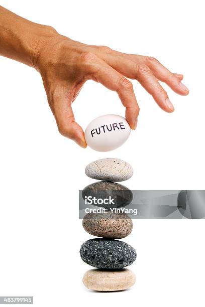Ryzyka Niepewności Równowagę I Możliwość Prognozowania W Przyszłości - zdjęcia stockowe i więcej obrazów Jajo