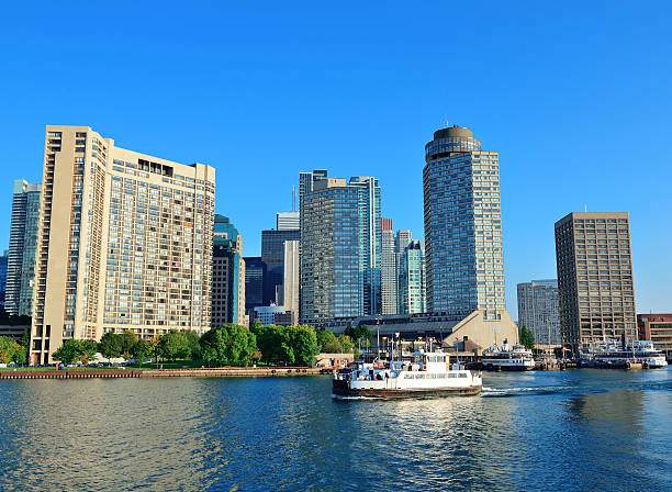 istock Toronto skyline in the day 483799196