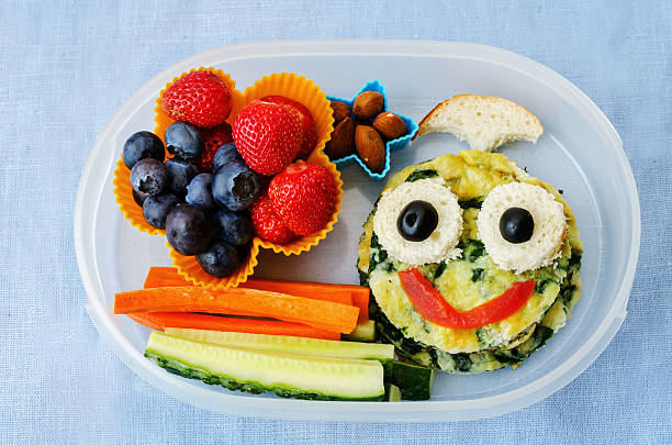 scuola pranzo per bambini - box cake food lunch foto e immagini stock