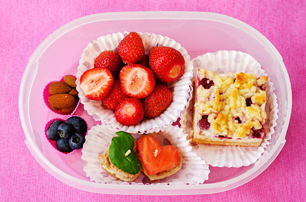 scuola pranzo per bambini - box cake food lunch foto e immagini stock