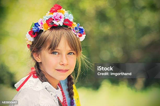 Niña En Folk Costume Foto de stock y más banco de imágenes de Folk - Folk, Polonia, Cultura polaca