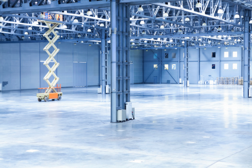 Scissor Lift Platform in action  in a storehouse