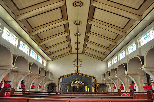 interior de la iglesia - manila cathedral fotografías e imágenes de stock