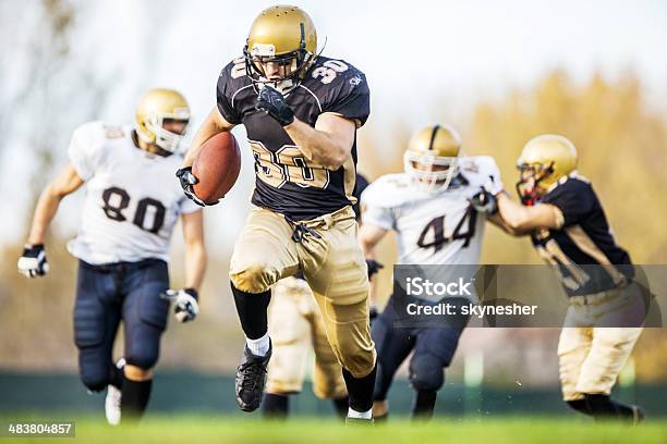 American Football Stockfoto und mehr Bilder von Amerikanischer Football - Amerikanischer Football, Football - Spielball, Football-Spieler