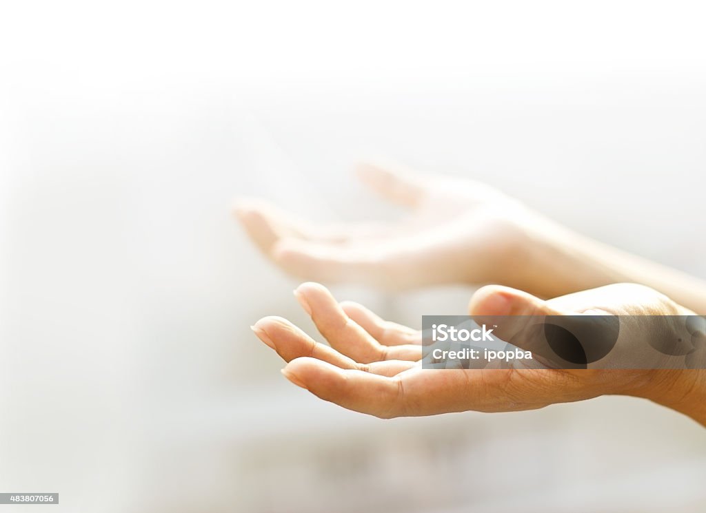 Uomo mani vuoto con sfondo chiaro, preciso e morbido - Foto stock royalty-free di Pregare