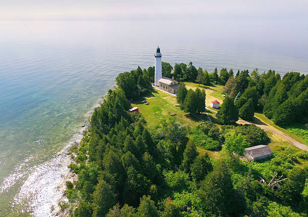 cana ilha farol no lago michigan, condado de door wisconsin - great lakes imagens e fotografias de stock