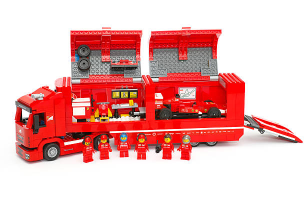 f14 t & scuderia ferrari camión de lego de campeones de - camioneta ferrari fotografías e imágenes de stock