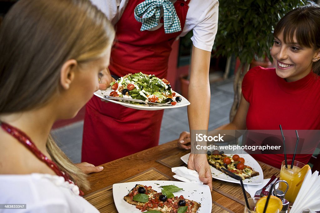 Sert des repas XXL - Photo de Cuisine méditerranéenne libre de droits