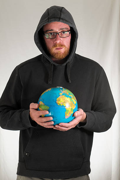 hombre que agarra un globo de tierra - war globe symbols of peace weapon fotografías e imágenes de stock
