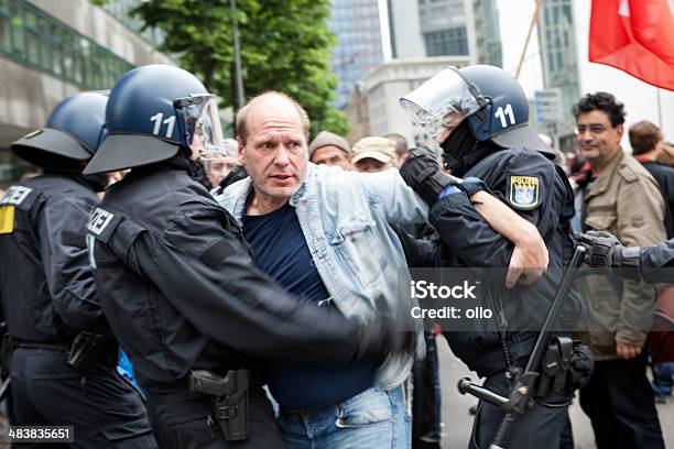 Photo libre de droit de Blockupy 2013 Francfort banque d'images et plus d'images libres de droit de Arrestation - Arrestation, Police, Rébellion