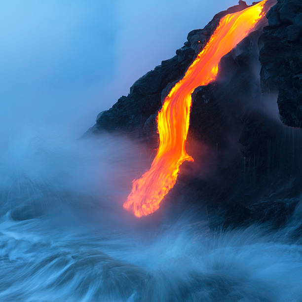 Lava entrada para o mar - foto de acervo