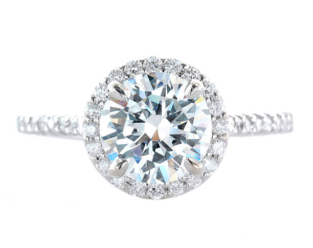 woman's diamond and platinum wedding ring - diamantring stockfoto's en -beelden