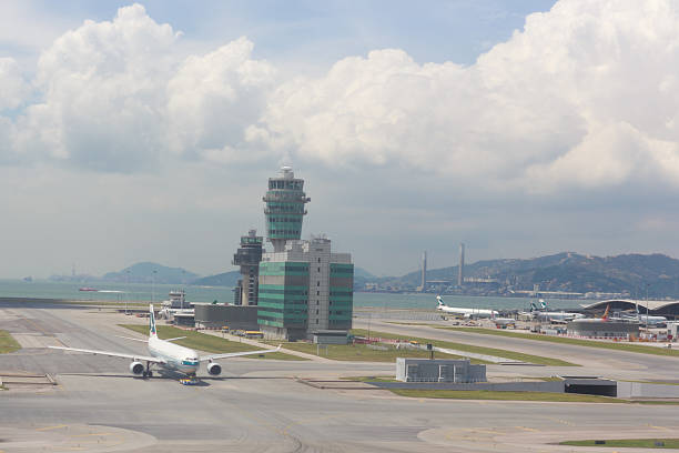 hong kong international airport - airbus named airline horizontal airplane fotografías e imágenes de stock