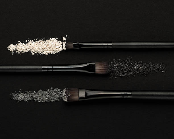 pincéis de maquiagem em preto - eyeshadow brush - fotografias e filmes do acervo