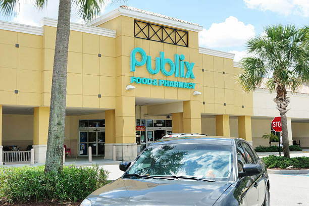 publix supermercado edifício em west palm beach, flórida - publix imagens e fotografias de stock
