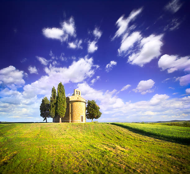 istock Cappella di Vitaleta in Tuscany field 483861943