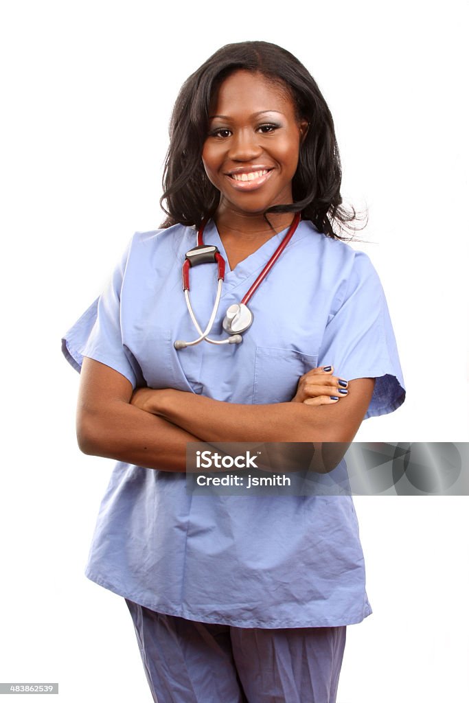 アフリカ系アメリカ人女性の看護師腕折り返し - 看護師のロイヤリティフリーストックフォト