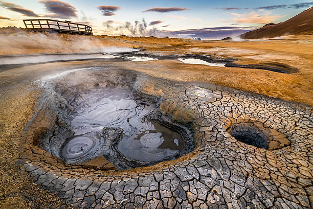 hverarondor hverir région géothermique à proximité du lac myvatn en islande - sulphur landscape fumarole heat photos et images de collection