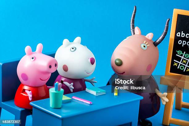 Cerdo Peppa Animados De Televisión De Caracteres Peppap Suzy Madame Gacela Foto de stock y más banco de imágenes de Peppa la Cerdita