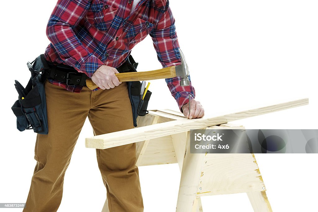 Carpenter em ação com Martelo e manicure - Foto de stock de 20 Anos royalty-free