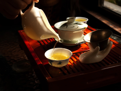 Pouring Chinese tea (ceremony) in Shenzhen.