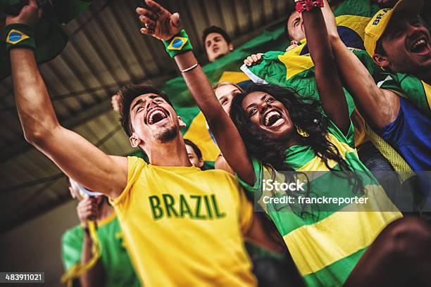 브라질리안 지지자를 At 종합경기장 축구에 대한 스톡 사진 및 기타 이미지 - 축구, 브라질, 브라질 문화