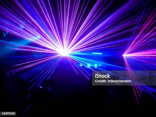 パープルブルークラブレーザ - クラブのストックフォトや画像を多数ご用意 - クラブ, 明かり, レーザー光