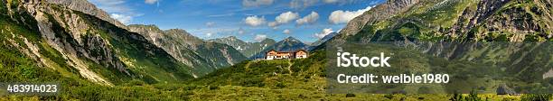 House Hoch In Den Bergenhanauer Hütte Stockfoto und mehr Bilder von Almosen - Almosen, Alpen, Anhöhe