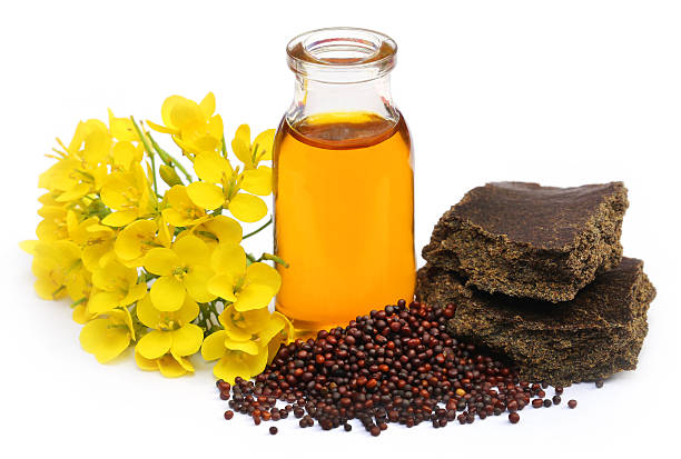 istock Mustard oil cake with flower 483924118