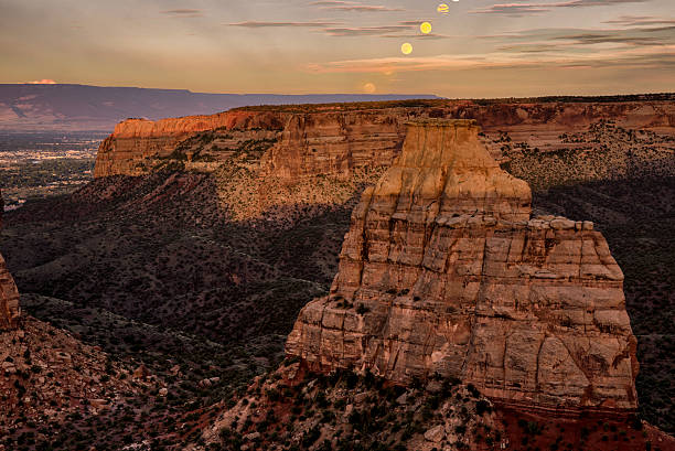 istock Time Lapse Full Moon Rise over Colorado National Monument 483945752