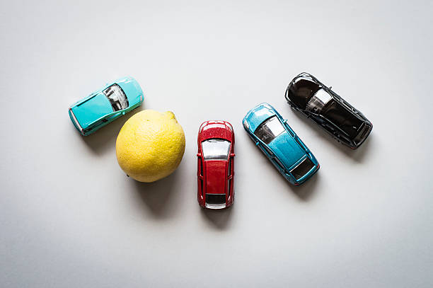 aerial view of toys cars and a lemon in circle - speelgoedauto stockfoto's en -beelden