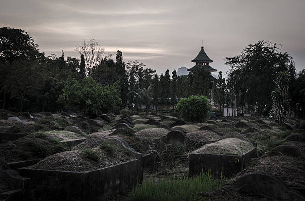 이 qingming festival - kanchanaburi province sky cemetery thailand 뉴스 사진 이미지