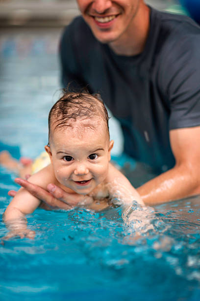 Smilling baby boy in swimming pool Smilling baby boy in swimming pool 3 6 months stock pictures, royalty-free photos & images