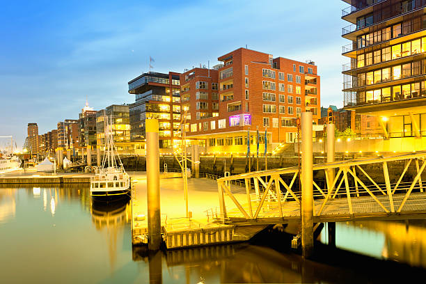istock Germany, Hamburg, Hafencity, modern architecture at the waterfront 483952026