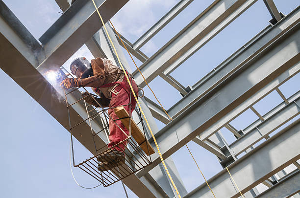 spawanie metalu kolumny - welding welder steel construction zdjęcia i obrazy z banku zdjęć