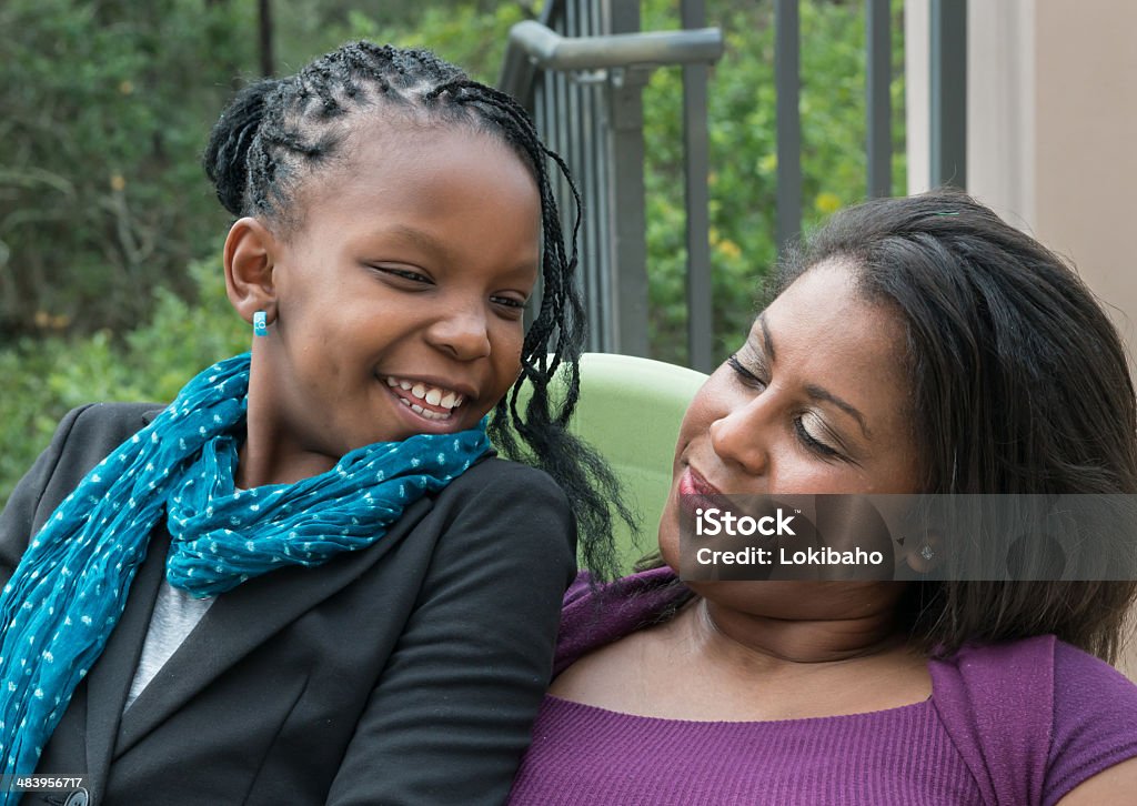 Liebevoll afroamerikanischen Mutter und Tochter - Lizenzfrei Afrikanischer Abstammung Stock-Foto