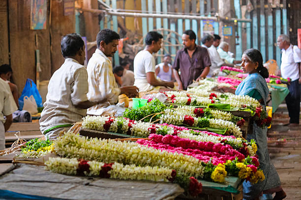 grinalda de flores fabricantes e fornecedores meenakshi templo madurai índia amman - madurai imagens e fotografias de stock