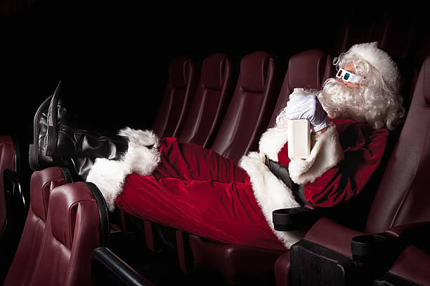 santa's day off-at the movies - red jug stock-fotos und bilder