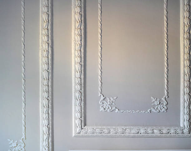 istock Beige Wall With Decoration From Artistic Plasterwork At Ancient Building 483964674