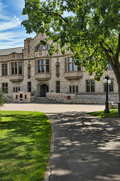 edifício da universidade na universidade de saskatchewan - saskatoon saskatchewan university canada imagens e fotografias de stock