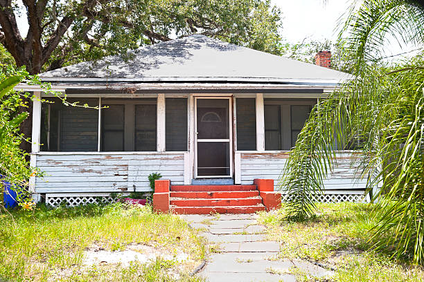 Abandoned Home Abandoned house in southern Florida, victim of the real estate crash. drab stock pictures, royalty-free photos & images
