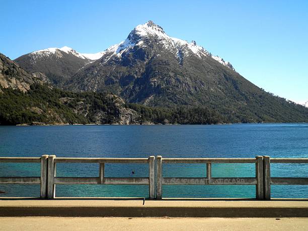 schöne brücke in patagonien - bariloche snow fence argentina stock-fotos und bilder