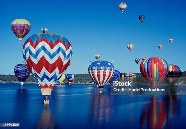 Hot Air Balloons En Farmington Nuevo México Foto de stock y más banco de imágenes de Globo aerostático - Globo aerostático, Lago, EE.UU.