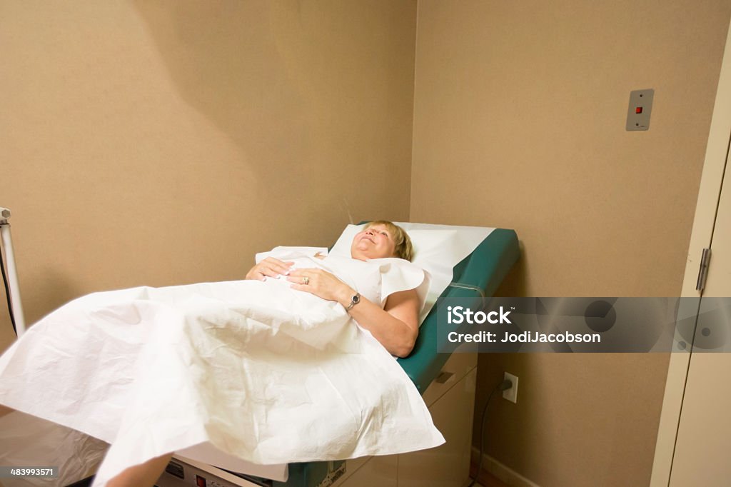 Mujer en el ginecólogo - Foto de stock de Papanicolau libre de derechos