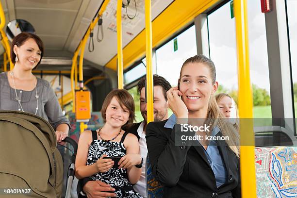 Passagiere In Einem Bus Stockfoto und mehr Bilder von Pendler - Pendler, Bus, Kind