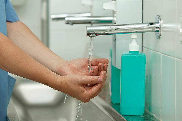 Hand wash doctor washes his hands before the surgery water sanitation worker washing faucet stock pictures, royalty-free photos & images