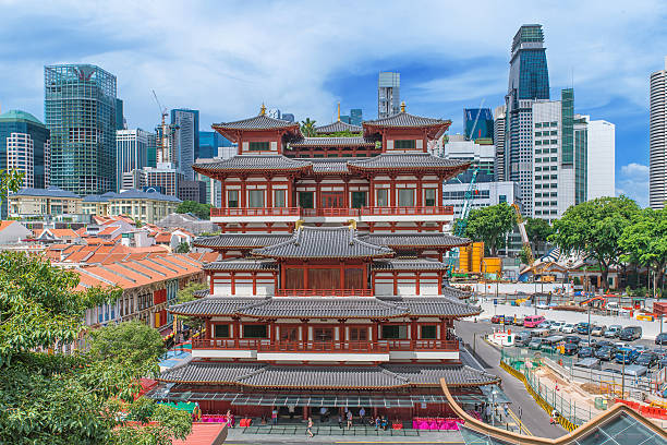 il tempio del buddha di dente reliquia a singapore s chinatown - temple singapore city singapore buddhism foto e immagini stock